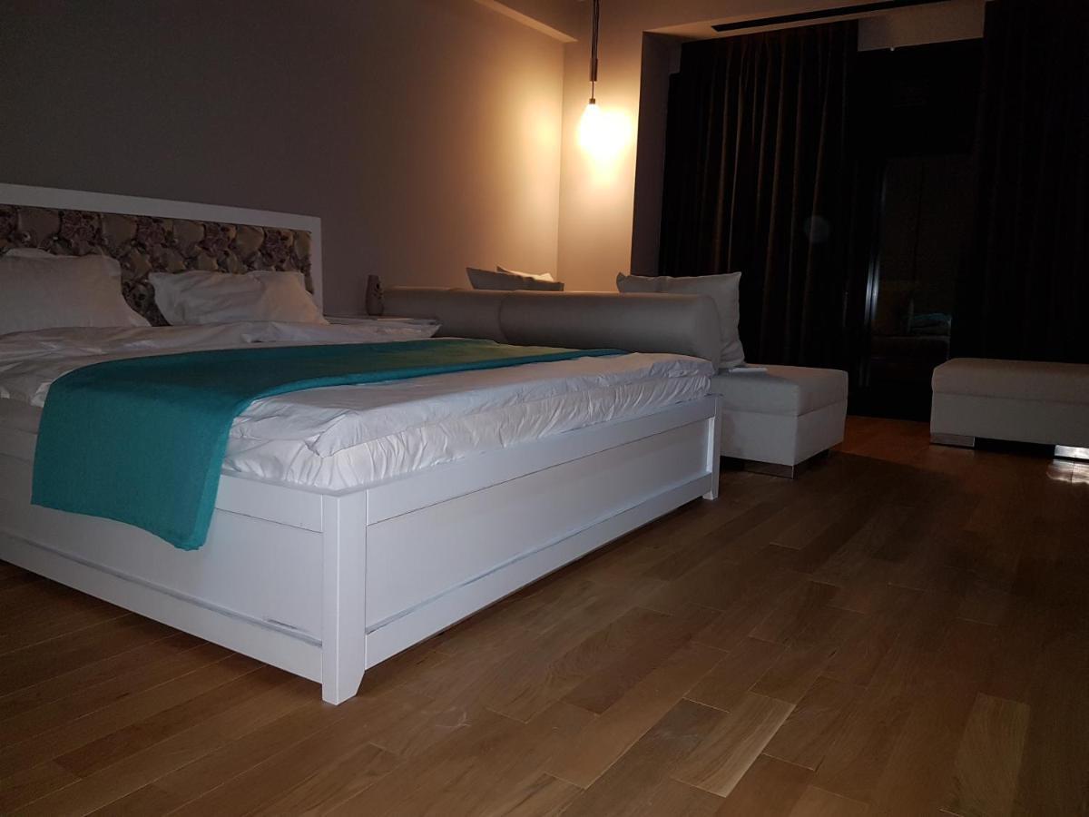 No.900001 Mamaia